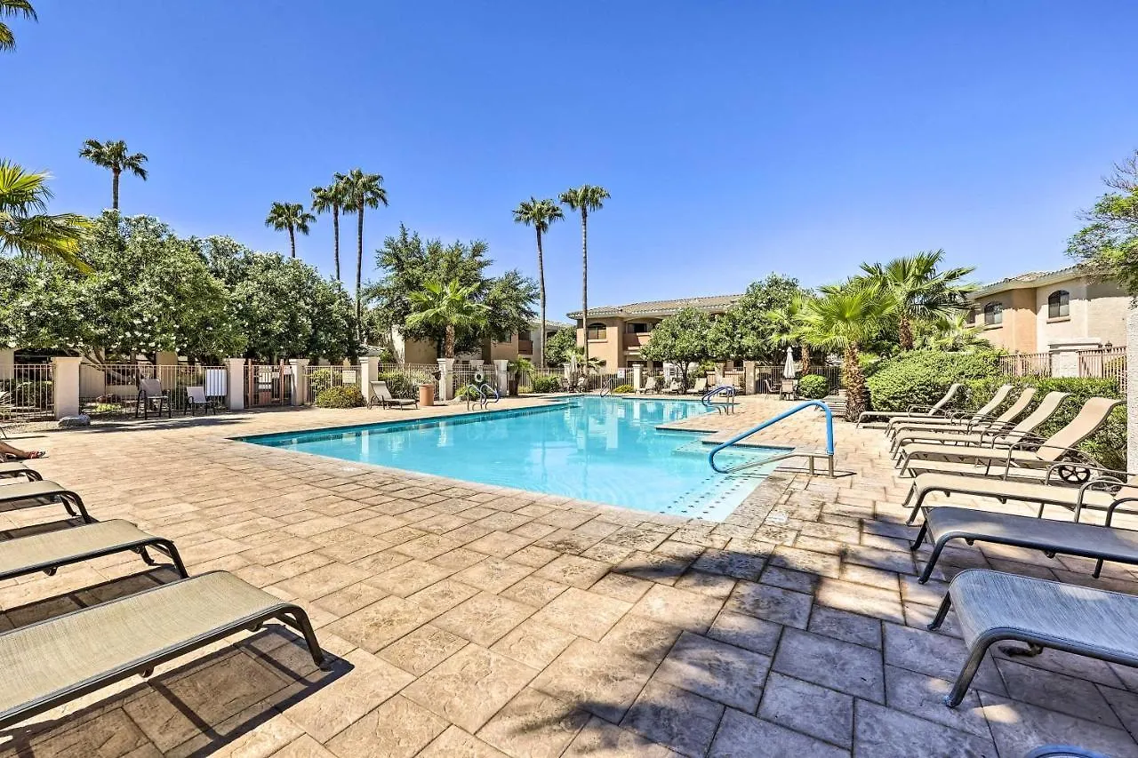 Sunny First-Floor Phoenix Condo With Community Pool