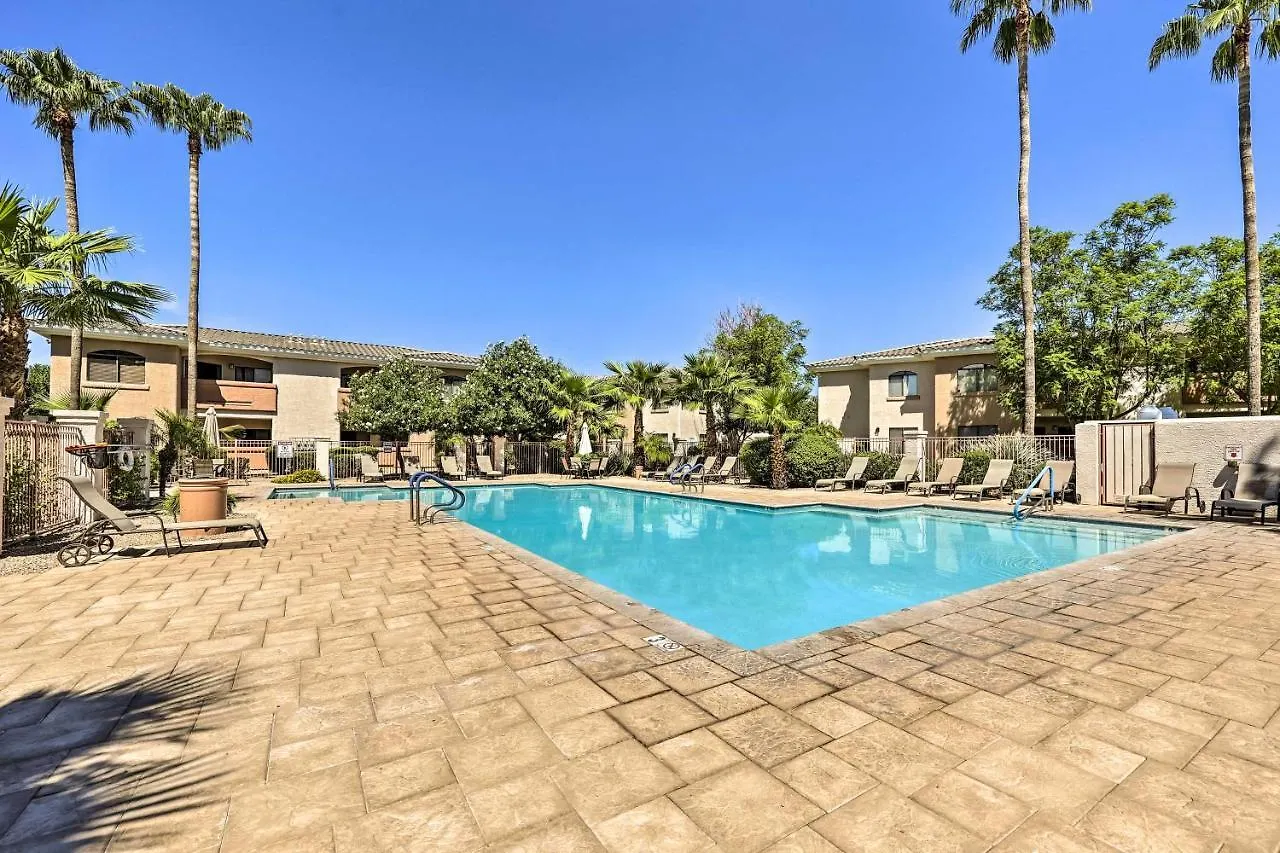 Sunny First-Floor Phoenix Condo With Community Pool